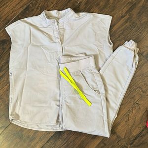 Light beige figs set